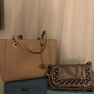 Selling Bundle2 Michael Kors handbags a tote and a metallic color handbag